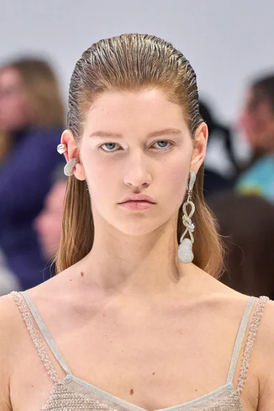 Look 60